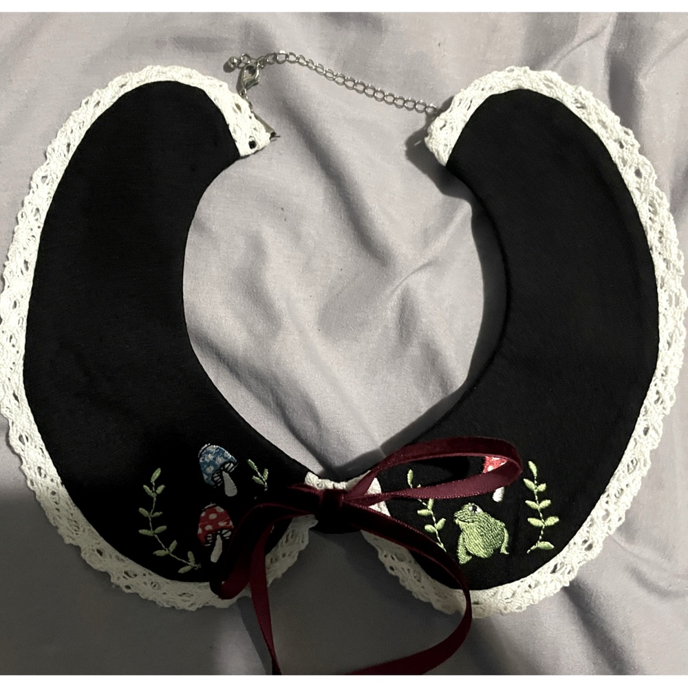 Hot Topic Frog and Mushroom collar